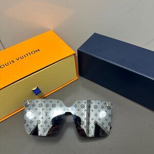 Black Louis Vuitton sunglasses